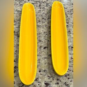 Great Value! 2 Style-Eyes brand Vintage Olive/Nut serving boats- excellent cond!